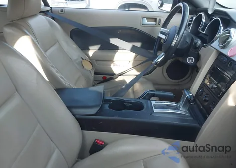 2008 Ford Mustang V6 Deluxe/V6 Premium z USA, uszkodzony, nr VIN 1ZVHT84N085118253